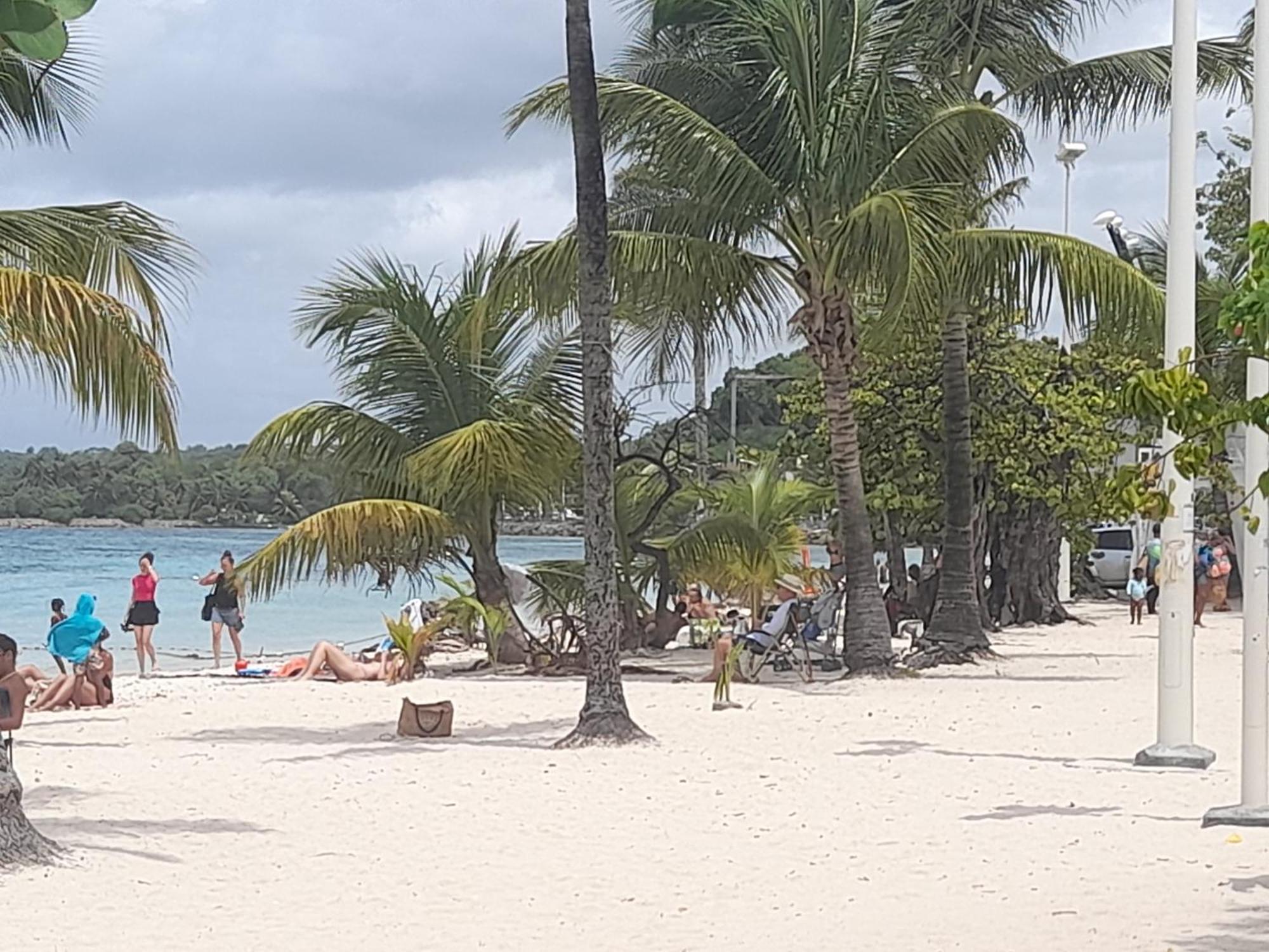 Plage Et Vacance Sainte-Anne  Exteriör bild